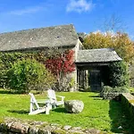 Family House With Pool On The Aubrac *