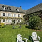 Сasa de vacaciones Family House With Pool On The Aubrac