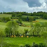 Сasa de vacaciones Family House With Pool On The Aubrac