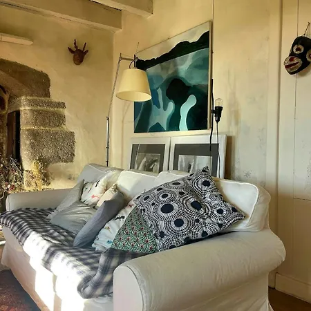 Family House With Pool On The Aubrac