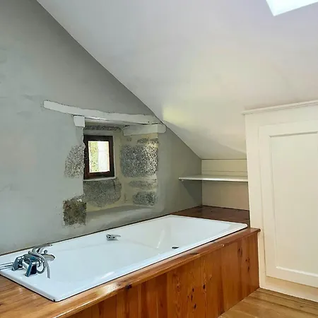 Family House With Pool On The Aubrac