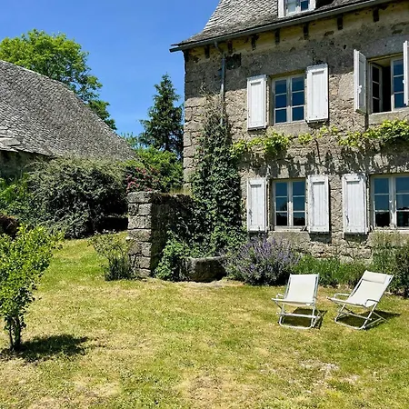 Family House With Pool On The Aubrac Prázdninový dům *