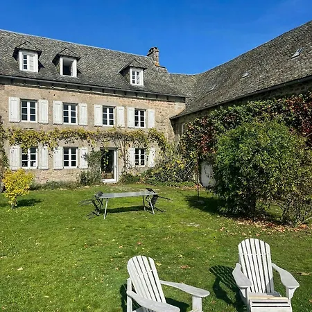 Prázdninový dům Family House With Pool On The Aubrac