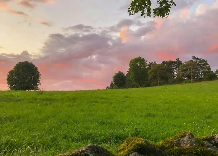 Сasa de vacaciones Family House With Pool On The Aubrac