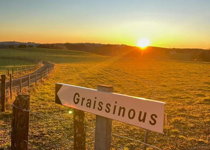 Сasa de vacaciones Family House With Pool On The Aubrac